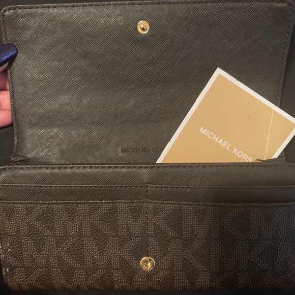 Michael Kors wallet - Picture 3 of 4